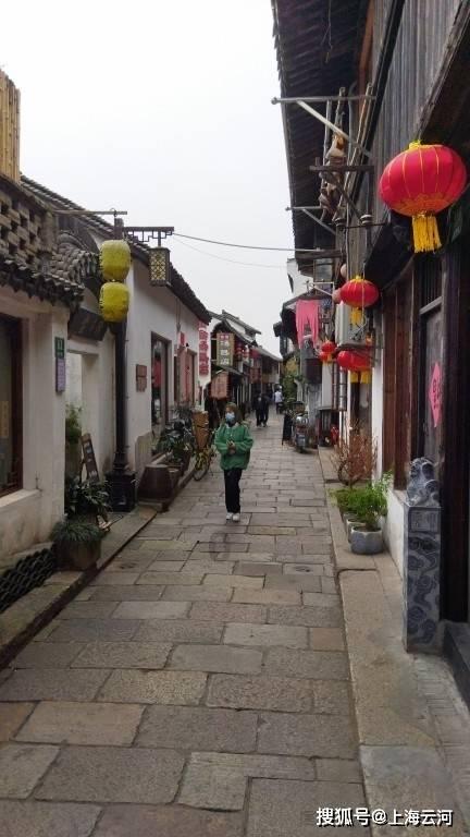 笑脸球的冒险之旅